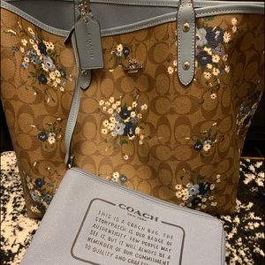 Coach floral reversible easy wipe beautiful bag !